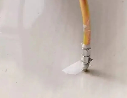丹巴瓷砖空鼓维修公司专业解答在瓷砖铺贴过程中，如果使用的砂料过粗（如全部使用了粗砂），可能会导致以下问题